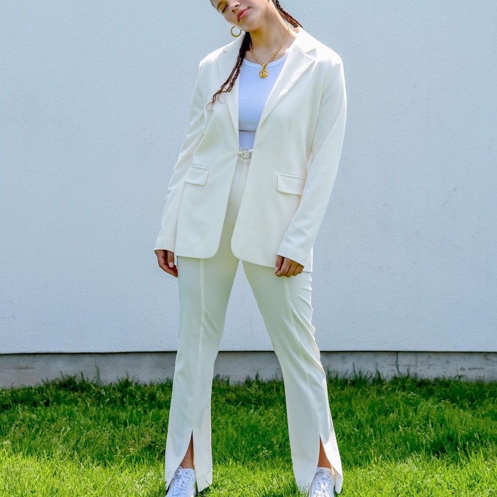Danielle Bernstein Cream slit leg trousers sz. 4